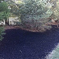 GURUmulch™ Premium Mulch Colorant - Jet Black 14 GURUmulch™ Premium Mulch Colorant - Jet Black -Amleos 30101 inuse