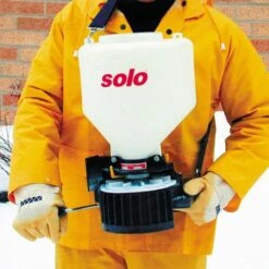 Hand-Crank Spreader With 20lb Poly Hopper By Solo -Amleos 421s 1 2