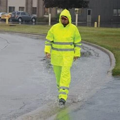 Majestic Hi-Vis High-Visibility Class III Rainwear Jacket - Size Medium 8 Majestic Hi-Vis High-Visibility Class III Rainwear Jacket - Size Medium -Amleos 751351 1 5