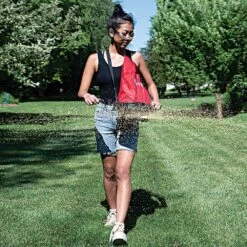 Earthway Hand Crank Spreader With 25lb Nylon Bag Hopper -Amleos e27 inuse vert